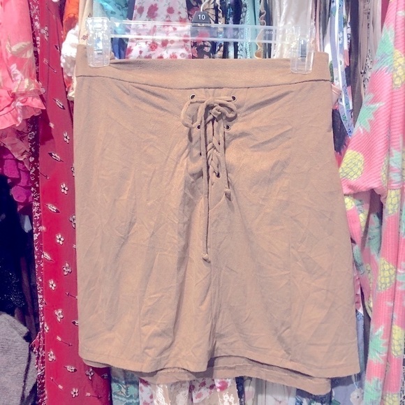 TAN/CAMEL  Maurice’s Mini skirt NWT - Picture 2 of 5